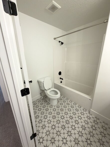 Building Photo - 723 Desert Willow Dr