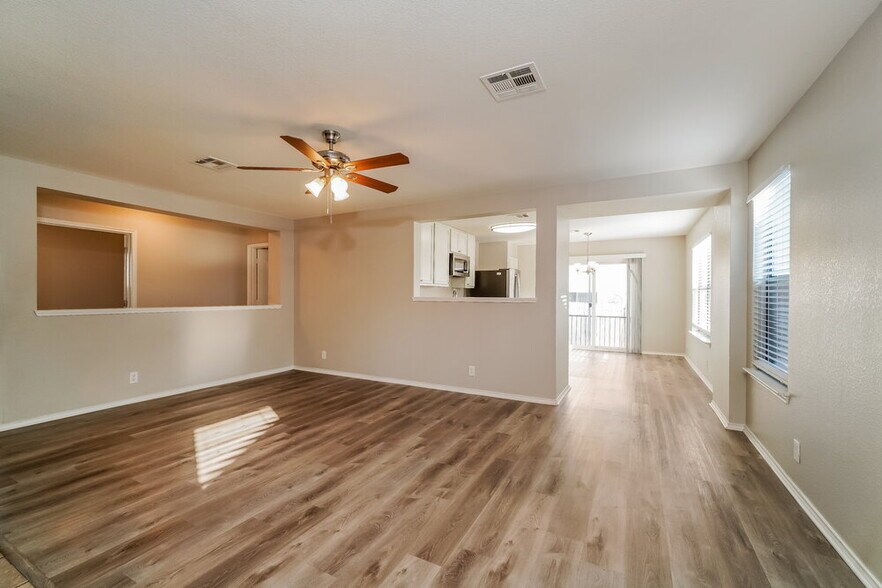 Building Photo - 204 Calixto Ct