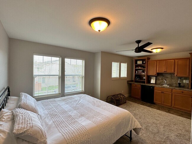 Building Photo - 7731 McKinley Loop NE
