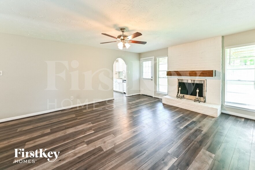 Building Photo - 9702 Desert Flower Ln