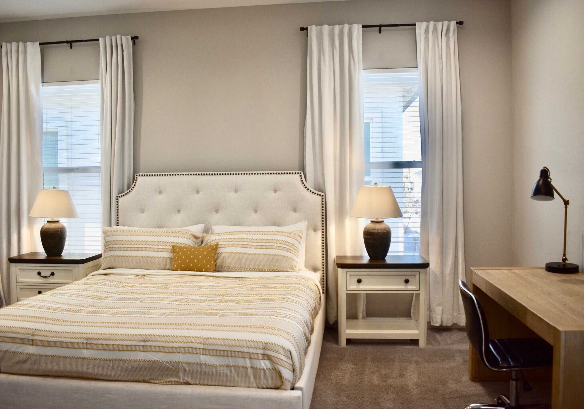 Building Photo - 4864 E Village Dr