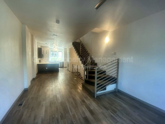 Building Photo - 2200 Tremont Pl