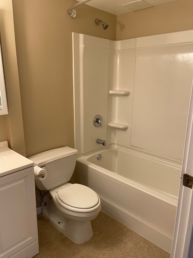 Building Photo - 1750 N Marywood Ave