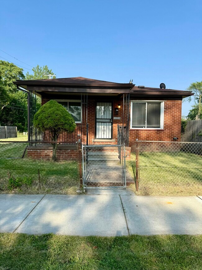 Primary Photo - 15852 Wabash St