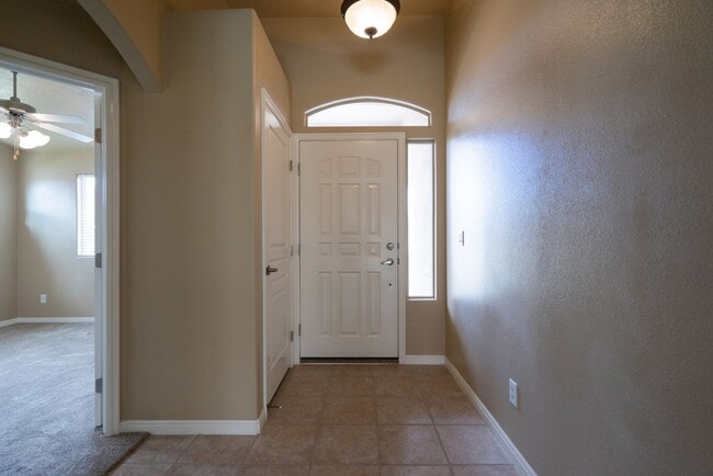 Building Photo - Dog Friendly 3 Bedroom Home In Painted Desert