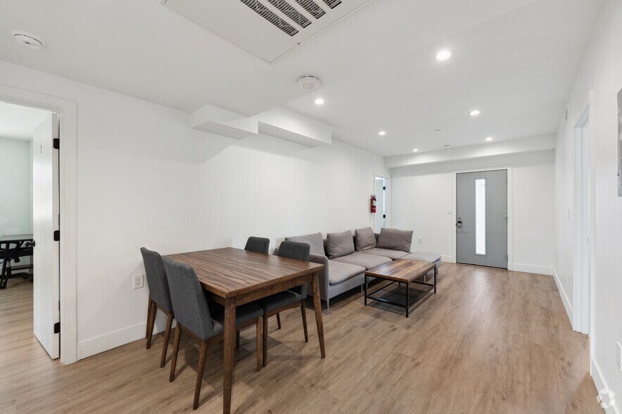1297 1/4 4BR, 4BA - 1297-1299 W 36th St Student Housing near USC