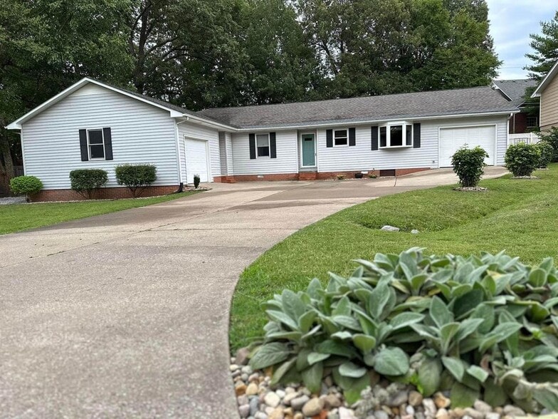 Building Photo - 3940 Halehaven Dr