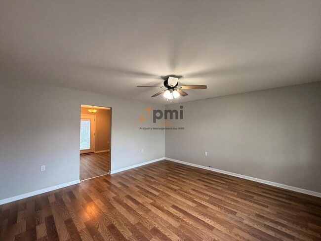 Building Photo - 325 Lahonda Dr