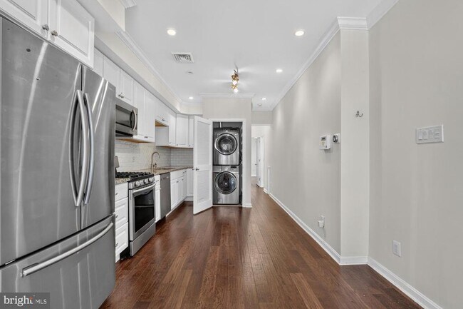 Building Photo - 4435 Sansom St