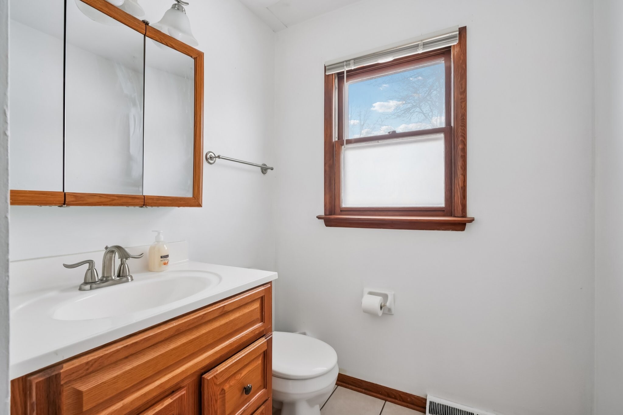 Building Photo - 10785 W Appleton Ave