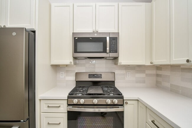 Building Photo - 6914 Evergreen St