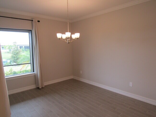 Building Photo - 608 Maraviya Blvd