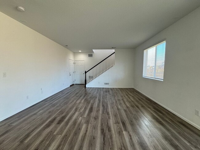 Building Photo - Newer 3 Bedroom plus loft in Paint Brush Hills