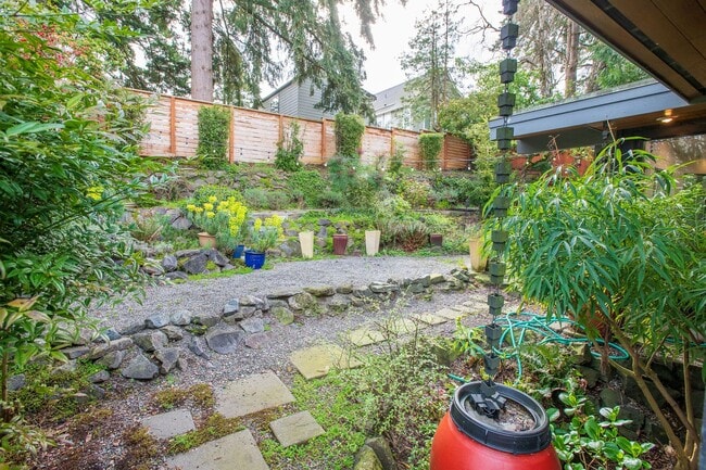 Building Photo - Magnolia 4 bedroom, 3 bathroom