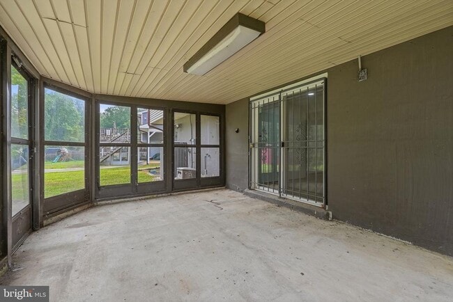 Building Photo - 17004 Gohagen Rd