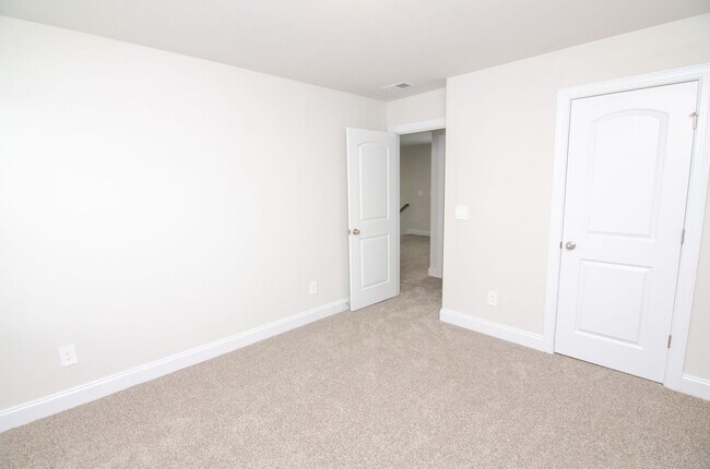 Building Photo - 4960 Trail Ridge Ct