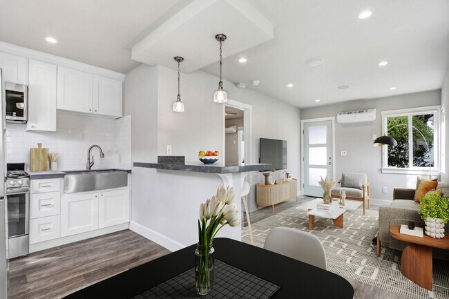 Building Photo - Burbank Commons