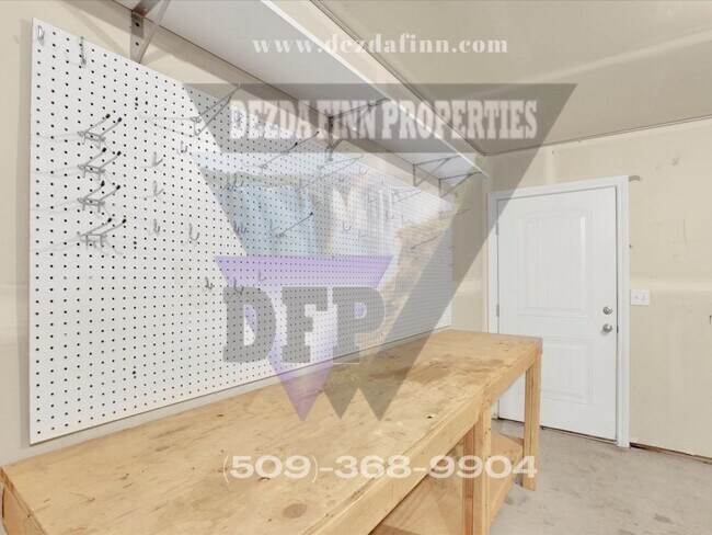 Building Photo - Country Living, Minutes to FAFB! 4 Bed, 2 ...
