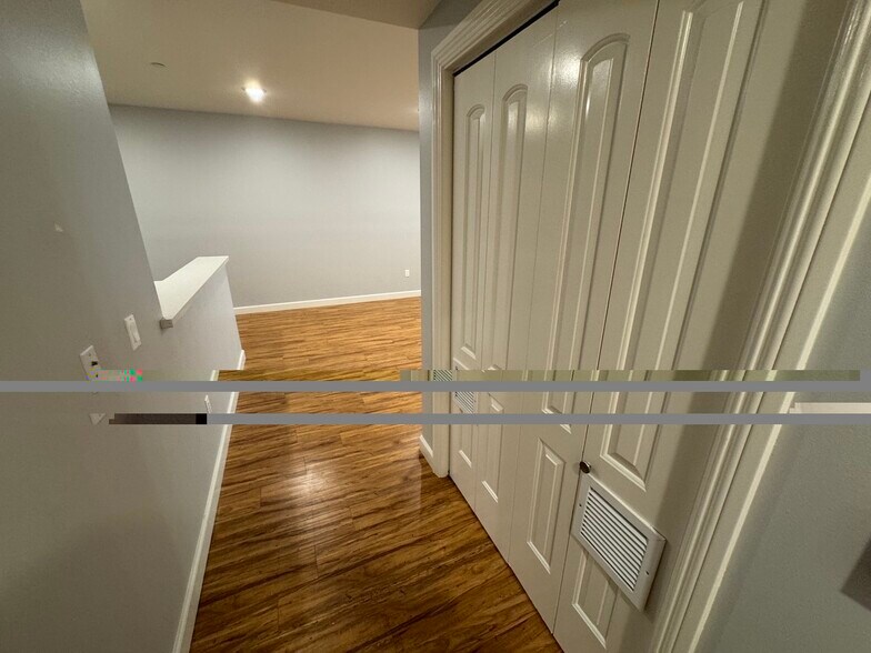 Building Photo - 6718 Sylmar Ave