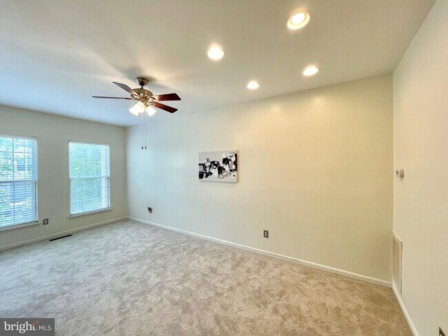 Building Photo - 12518 Heykens Ln