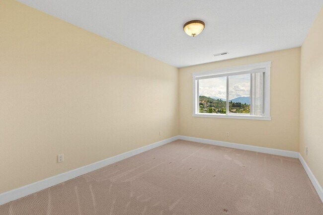 Building Photo - 4334 Vineyard Terrace