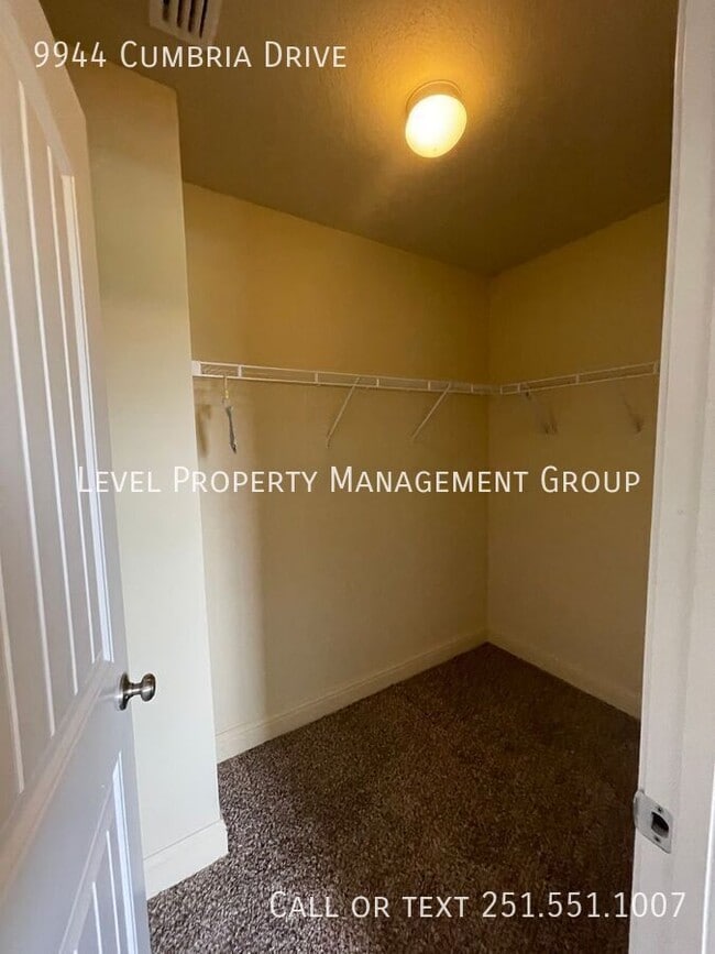 Building Photo - 9944 Cumbria Drive