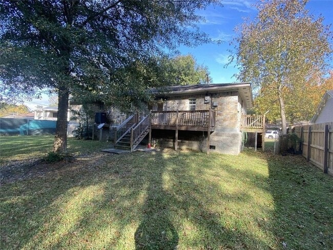 Building Photo - 1361 Westlawn Dr