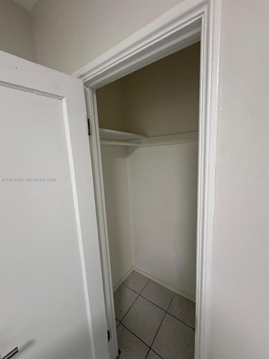 Building Photo - 510 Santander Ave