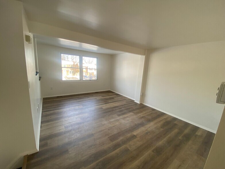 Building Photo - 679 S 82nd St