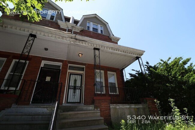 Building Photo - Beautiful Updated 5 Bedroom House