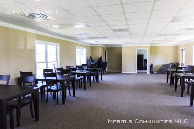 Building Photo - FREE RENT UNTIL 10/1!!!!