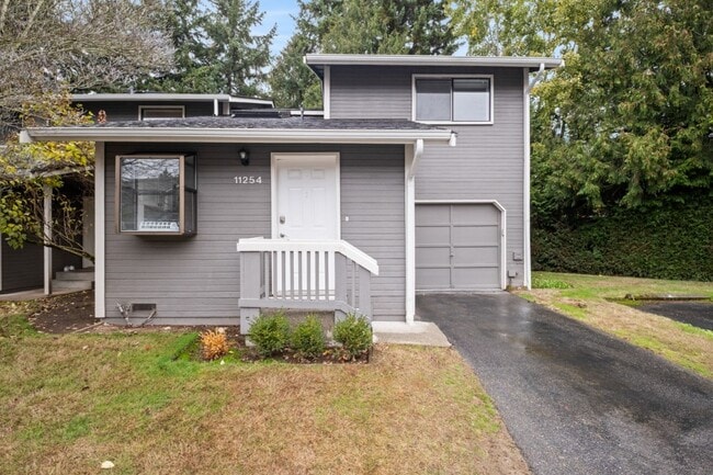 Building Photo - 2Bd/1.5Ba Kirkland Townhouse