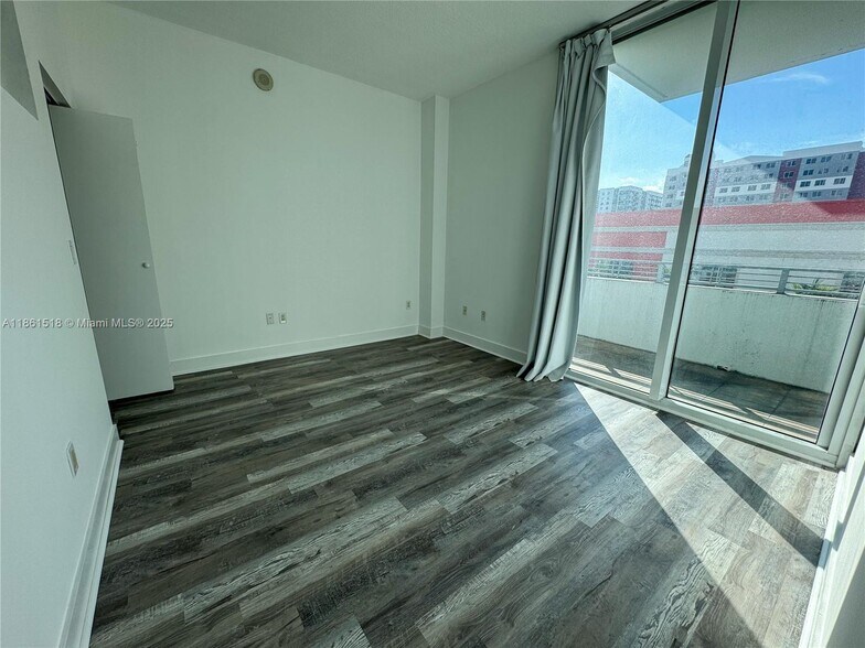 Building Photo - 350 NE 24th St