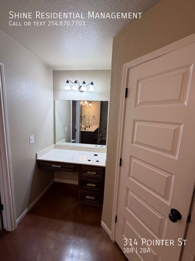 Building Photo - 314 Pointer St