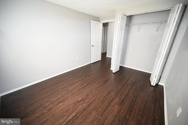 Building Photo - 2103 Tanglewood Dr