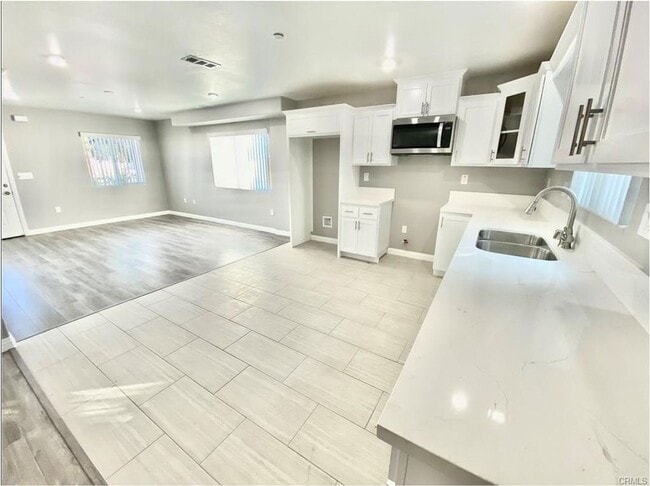 Building Photo - BROADWAY(10617)