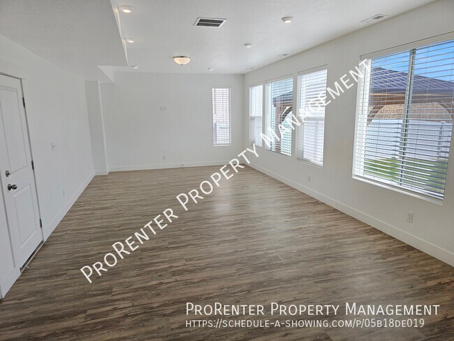 Building Photo - 3111 S Edgewater Cv