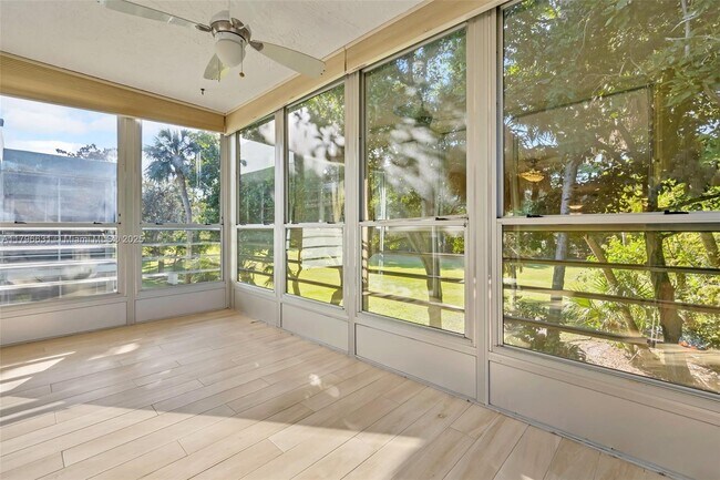 Building Photo - 933 Cypress Grove Dr
