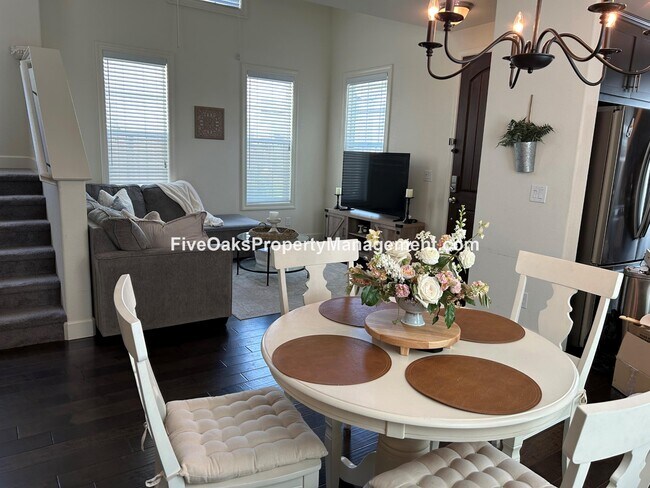 Building Photo - 1208 Lavande Dr