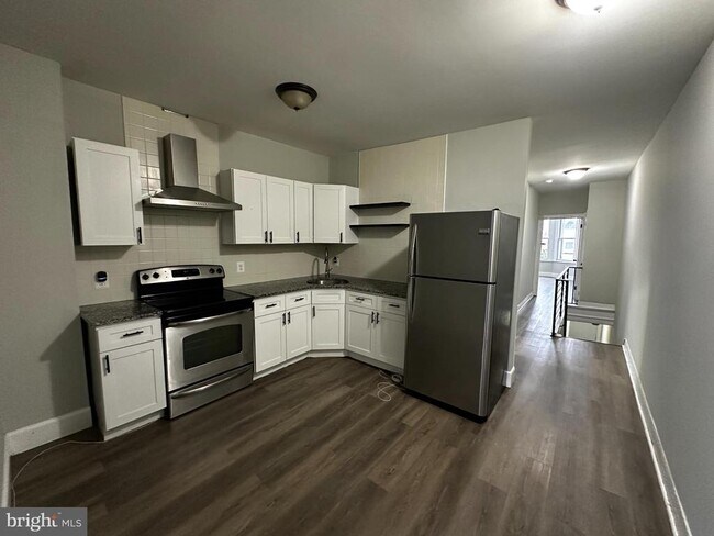 Building Photo - 5729 Pine St