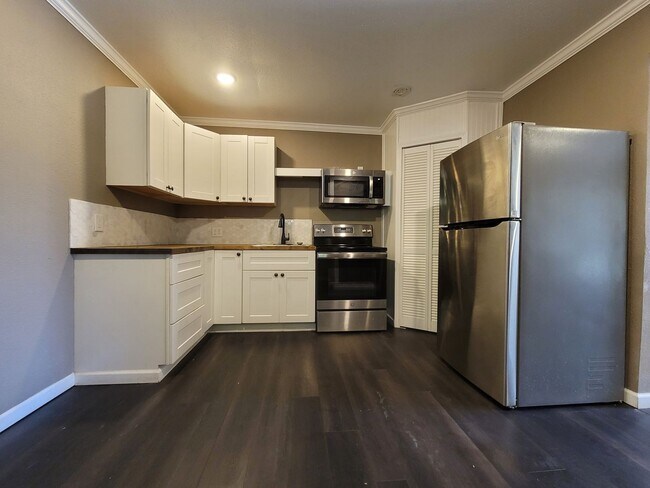 Building Photo - 1612 4th St