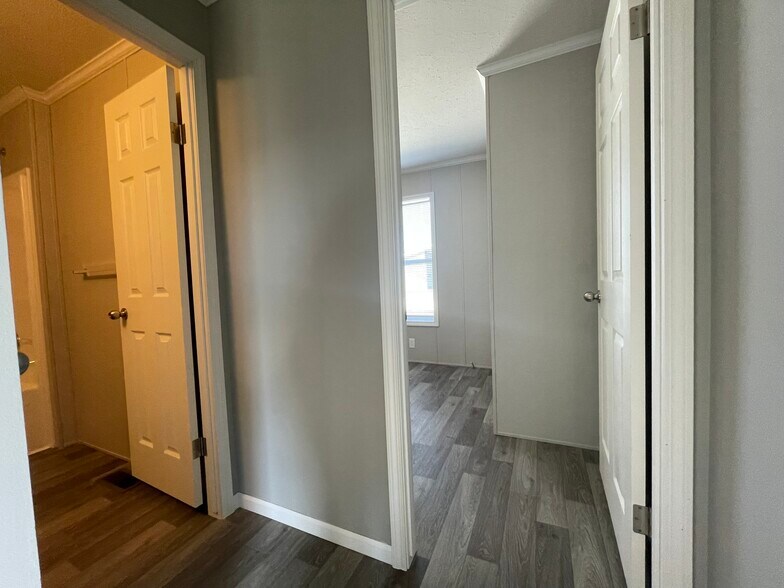 Building Photo - 15864 Marentette Dr