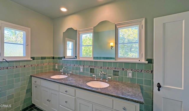 Building Photo - 400 S Meridith Ave