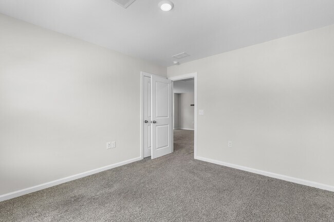 Building Photo - 2466 Hutch Ln