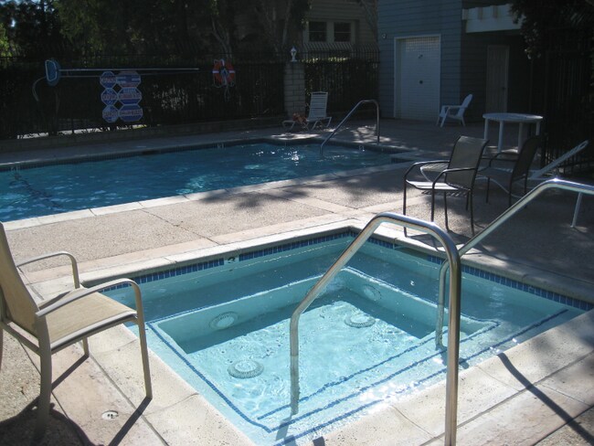 Building Photo - 4874 Thille St