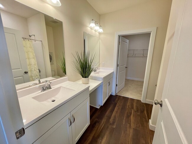 Building Photo - Cardinal | 4 Bed 2.5 Bath | Garage | 1895 sf