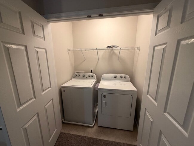 Building Photo - 3 Bed 2.5 Bath Townhome in Brentwood