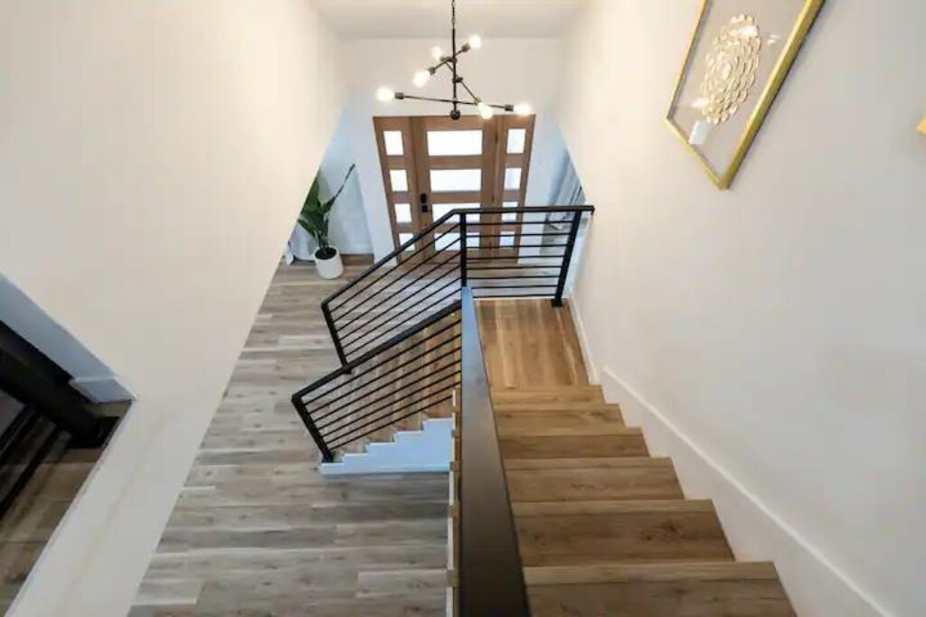 Building Photo - 306 W Lookout Dr