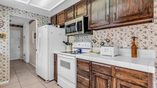Building Photo - 46555 Cameo Palm Dr