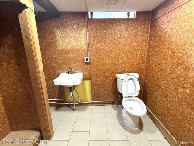 Building Photo - 6845 Plainfield St